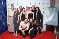 Режиссер Антон Коломеец со съемочной группой фильма «Свет»