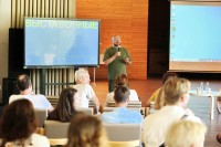 Программный директор фестиваля, главный редактор «Ленфильма» Андрей Апостолов презентует студию в рамках деловой секции «Госстудии. Ребрендинг»